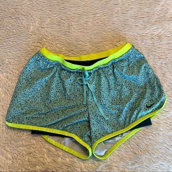 Nike running shorts with spandex - Picture 3 of 6